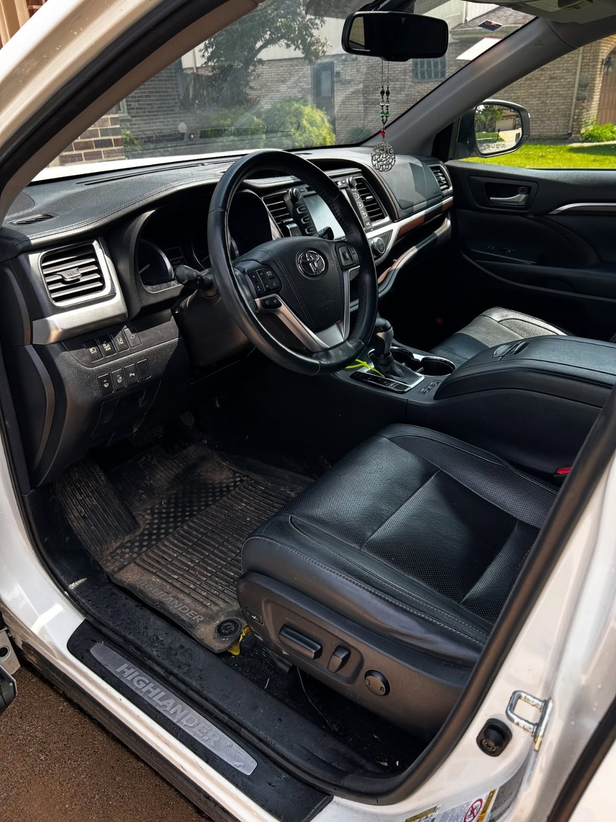 Toyota Highlander interior deep-cleaned and reset